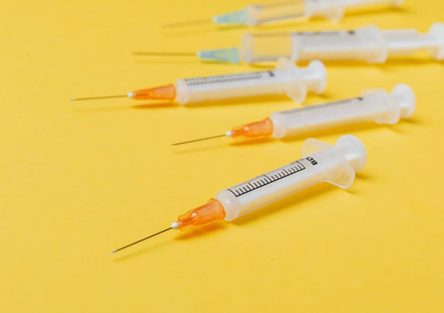 وخز الإبرة الطبية في المنام للعزباء